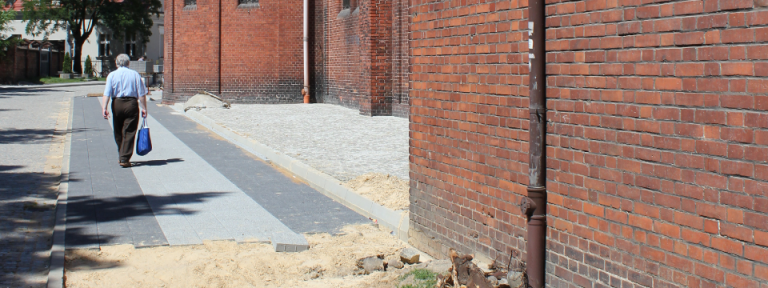 Nowa nawierzchnia wokół kościoła