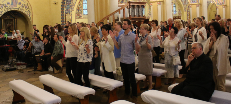 Pierwszy ostrowski Wieczór Chwały „WOW”