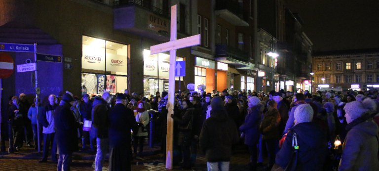 Z krzyżem na ulice