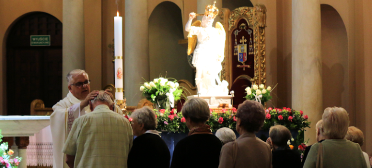Św. Michał Archanioł z chorymi i starszymi
