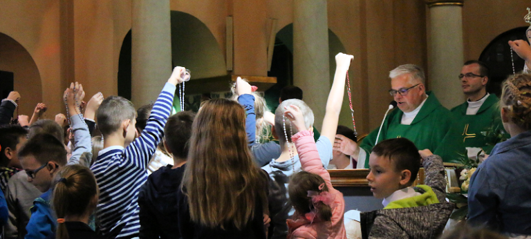 Poświęcenie różańców w Dniu Papieskim