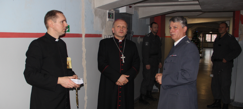Biskup Łukasz Buzun odwiedził osadzonych w Areszcie Śledczym