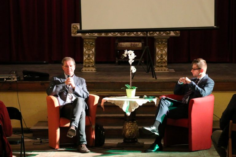 Dyskusja na temat czy Kościół powinien mieszać się do polityki [DKK 2019]