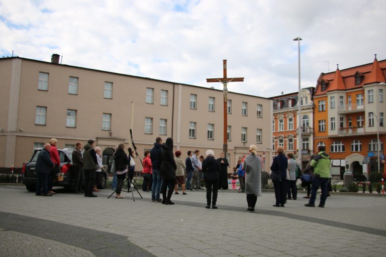 Koronka na ulicach miast świata