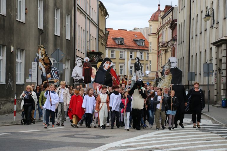 Marsz i bal świętych