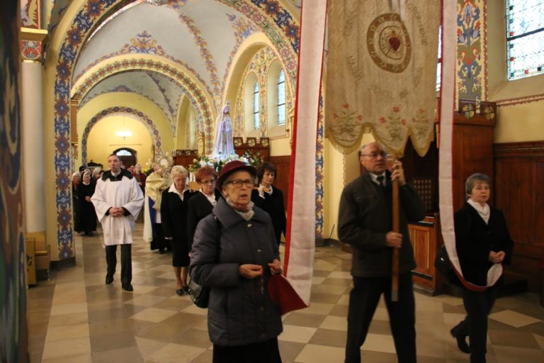 Różaniec przy ołtarzach