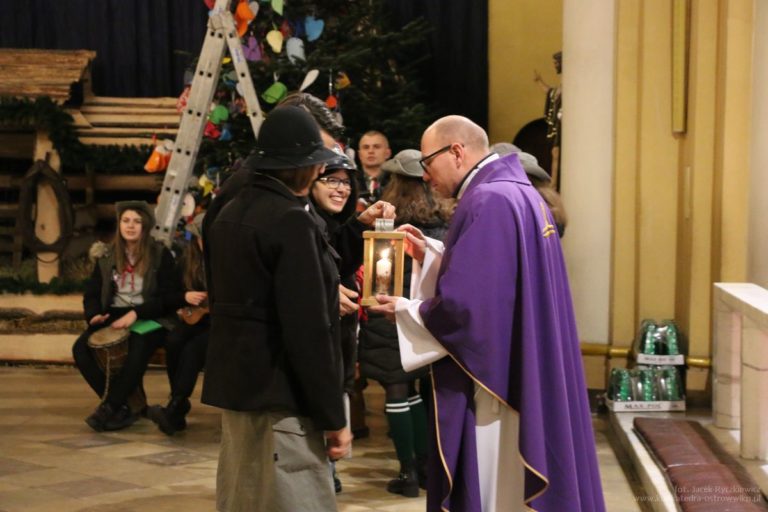 Betlejemskie Światło Pokoju w Konkatedrze