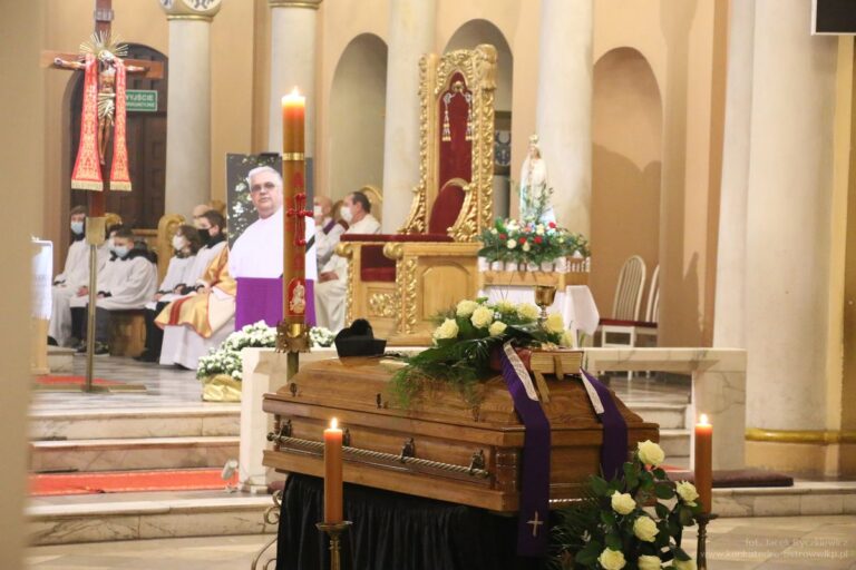 Uroczystość pogrzebowa ks. kan. Krzysztofa Nojmana
