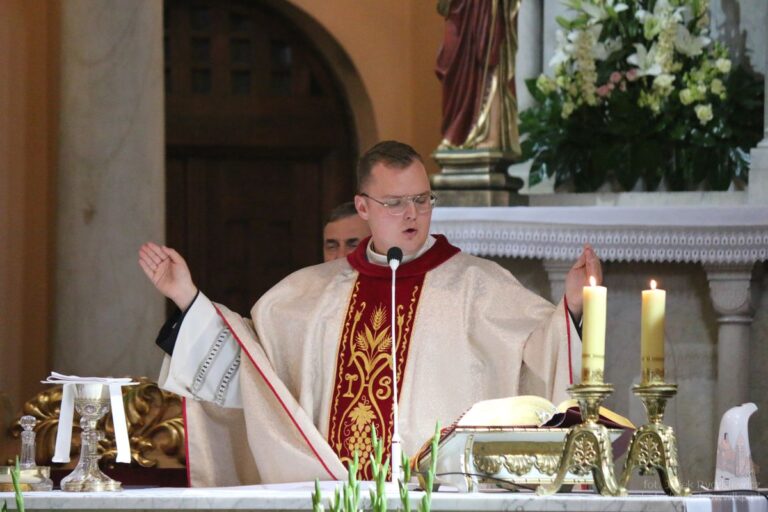 Ks. Jędrzej Grobelny odprawił Mszę św. w Konkatedrze