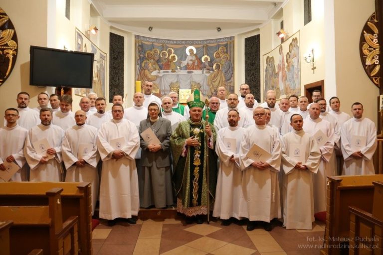 Nadzwyczajni szafarze Komunii Świętej