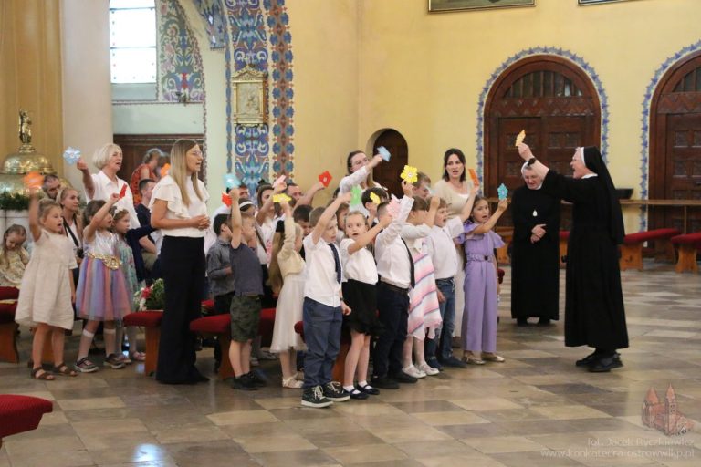 Eucharystia na zakończenie roku szkolnego w Przedszkolu Sióstr Elżbietanek
