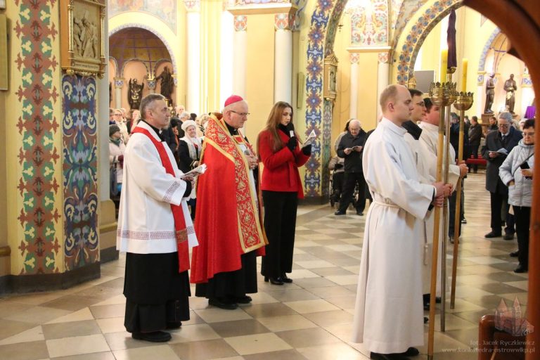 Drogą ubóstwa z ostrowskimi środowiskami twórczymi